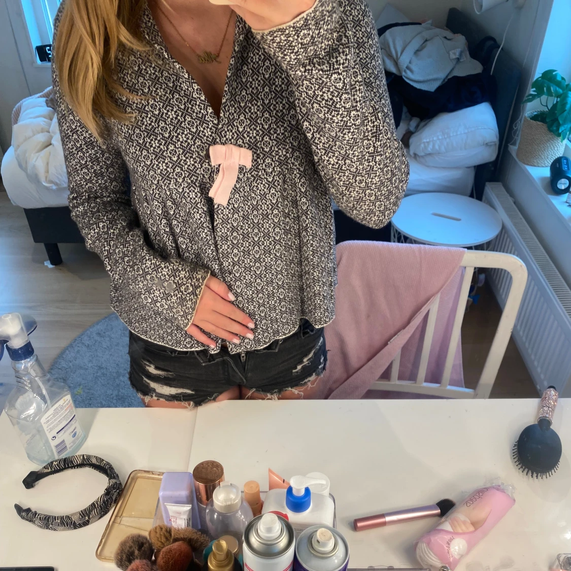 Mönstrad kofta med rosa rosett - 92