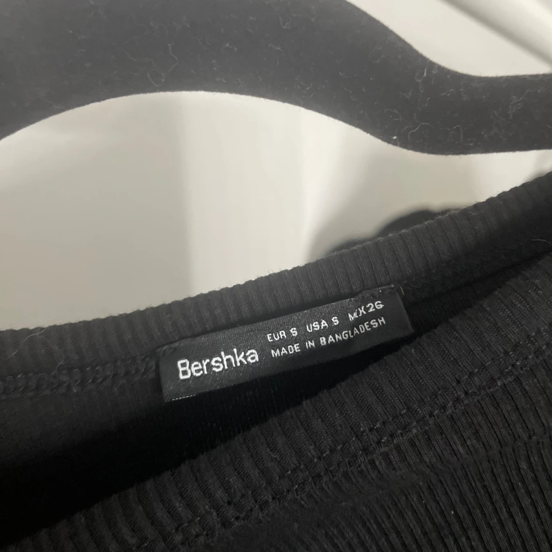 Basic svart långärmad  - 91