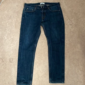 Stone Island Jeans - Tjena! Säljer ett par feta Stone Island jeans eftersom dom är lite för stora.  Riktigt bra skick W34  Pris kan eventuellt diskuteras vid smidig affär.  Skriv om du har några frågor.