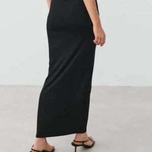 Svart lång kjol - Säljer denna jättefina lång kjol som aldrig används!!💓💓