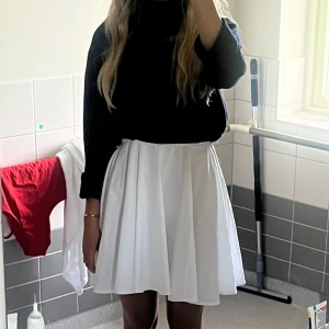 Studentklänning  - Vit klänning perfekt till studenten💕Köpt i Rom