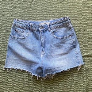 Blåa jeansshorts  - Superfina! Storlek 40 men passar S