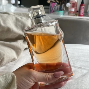 La vie est Belle, Lancome parfym  - Nästan aldrig använd, som ny. 2200 original pris men säljer för 600