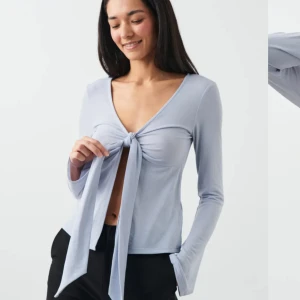 Topp - Så snygg topp från Gina Tricot. Aldrig använd, lappen är på. Str S. Slutsåld