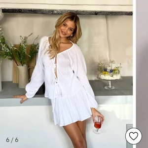 Volume Tied blouse - Superfin vit blus från Nelly💕oanvänd