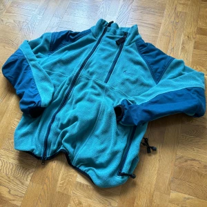RARE Nike ACG Polar 90s 2-lagers extreme fleece - Nike ACG Polar fleece. Skitcool design och mycket skön att bära. Varm i alla väder. Troligen 90-tal.