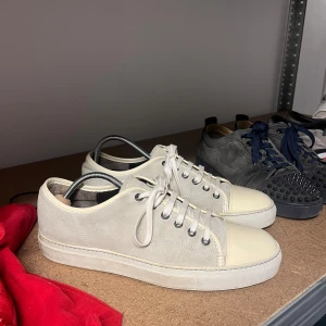 Lanvin Toe Cap - WTS Lanvin Toe Cap Storlek: UK7 (EU42) Skick: 7/10 Pris: 1000:-  Vänligen hör av dig vid frågor eller önskemål om mer bilder osv.