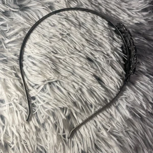 Diadem med vackert stjärnmönster - Oanvänt!