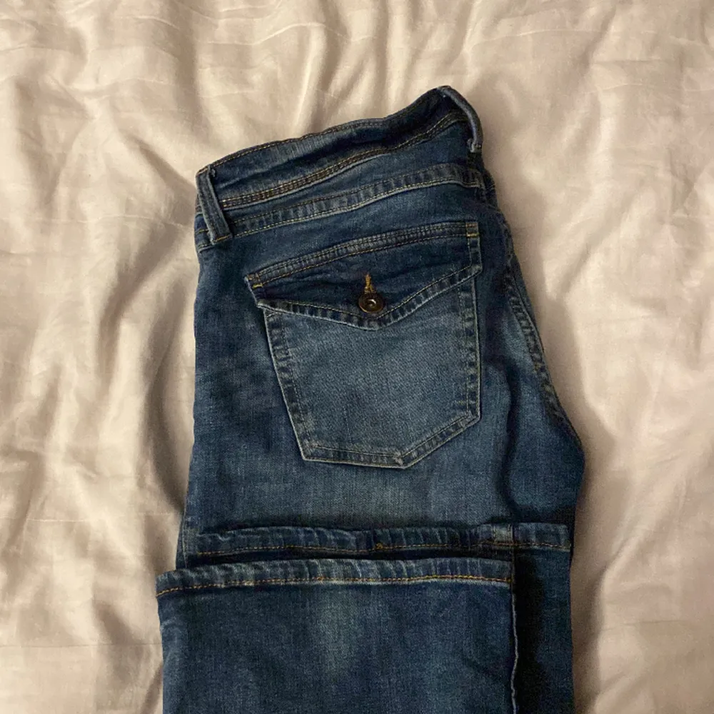 Storlek 42 haft ganska länge men nt använda eftersom dem passar inte i storleken . Jeans & Byxor.