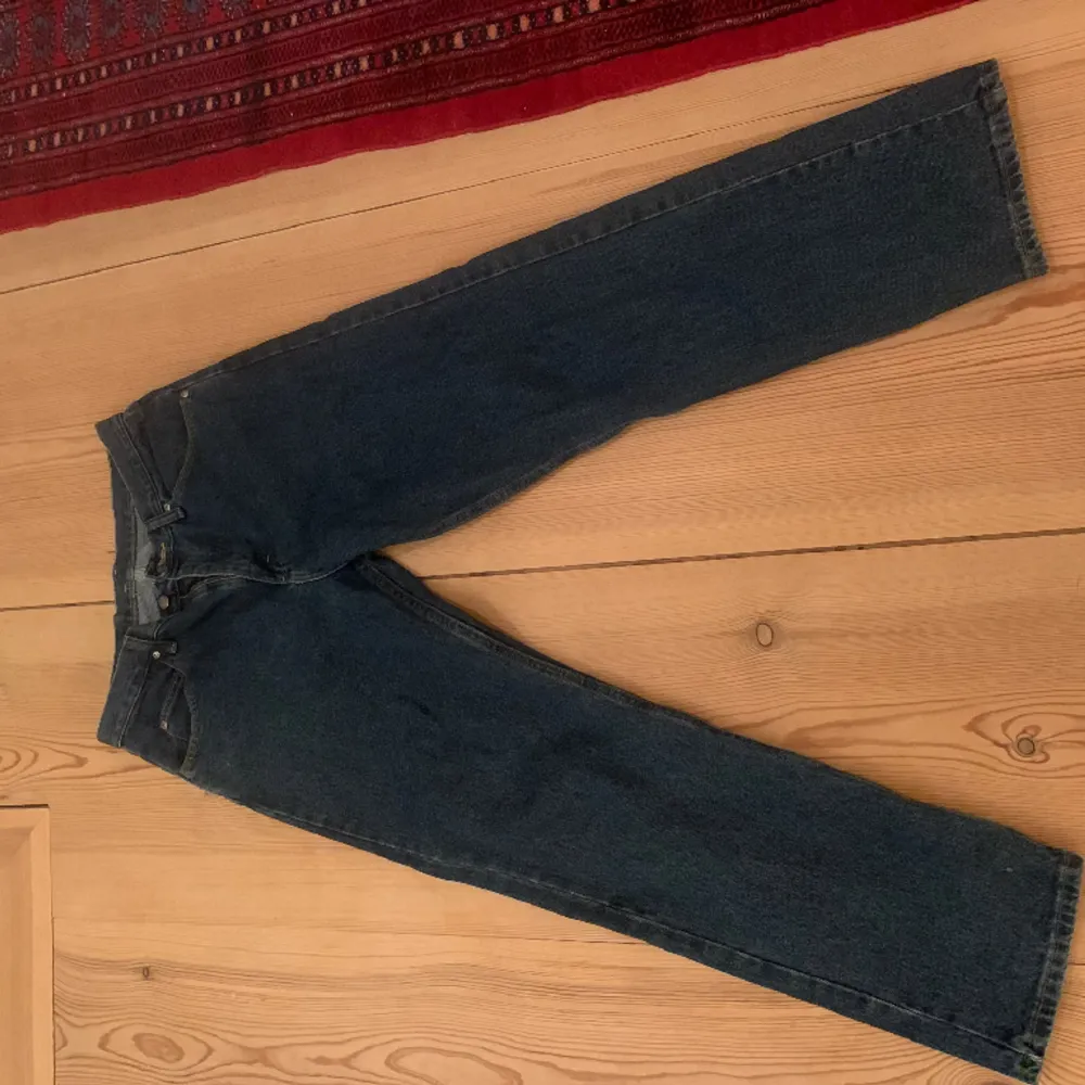 Säljer dessa då jag inte använder de längre, cond 9/10, perfekt som Casual jeans, relaxed fit. Jeans & Byxor.