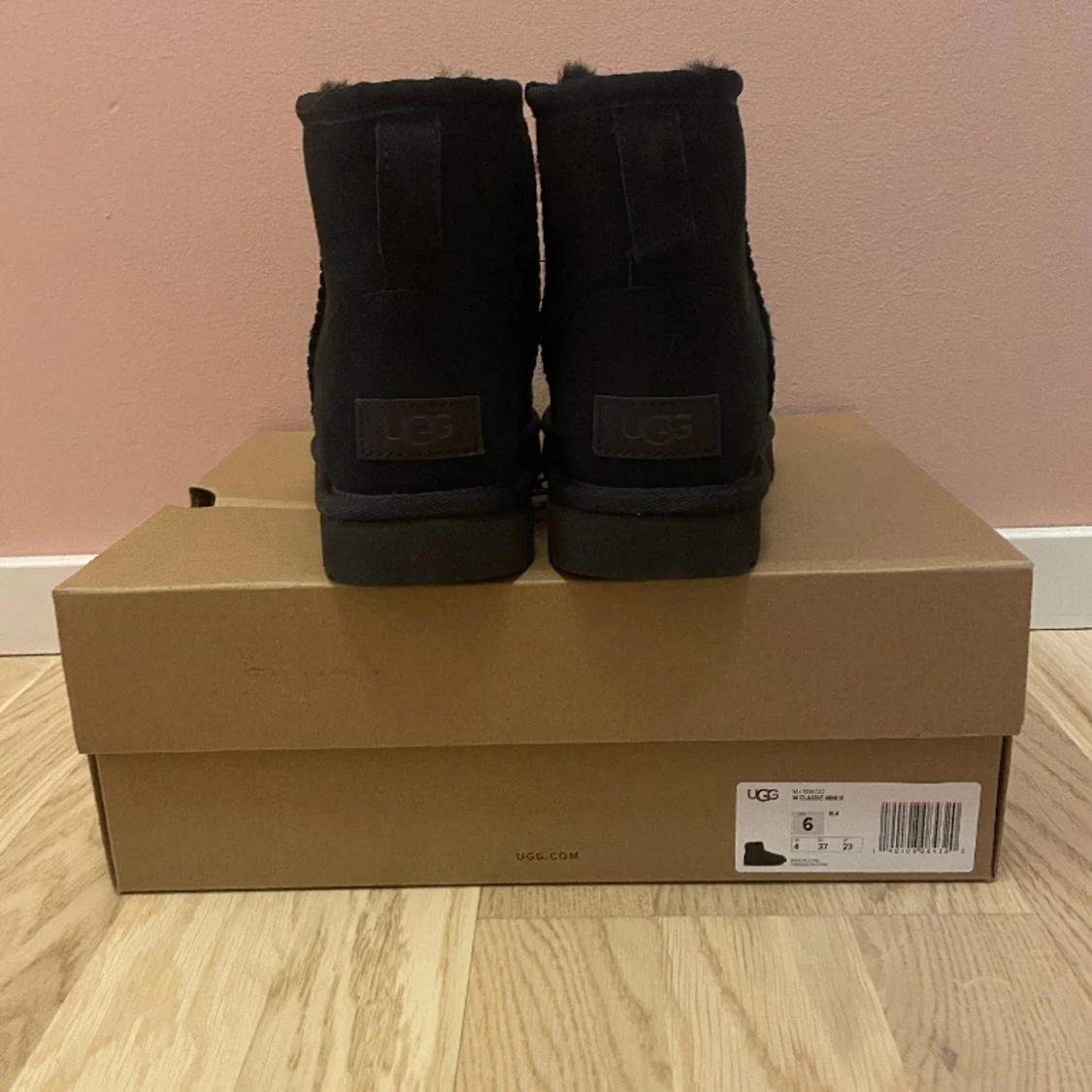 Svarta Ugss helt nyköpt storlek 37 - 91