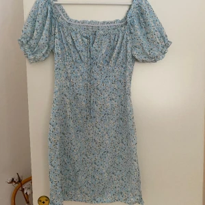 Klänning - Från shein, aldrig använd. 50kr 