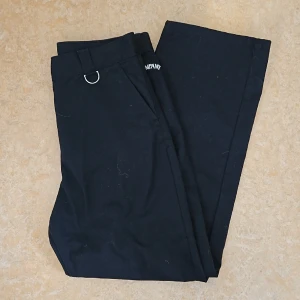 Chinos - Cava company chinos  Svarta  Modell:cava best skate chino Srt S
