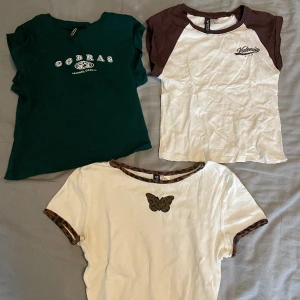 Tre baby tees från HM - Alla i XS, använda sparsamt så fint skick🫶 Alla tre för 45 kr eller 20 kr styck!