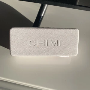 Äkta chimi glasögon, köpta för 1250 - Väldigt bra skick, väldigt snygga till sommaren när solen skiner.