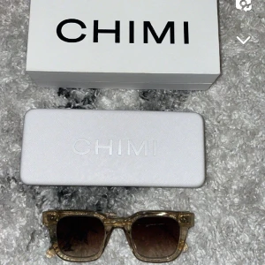 Chimi - Bra skick det ända är att den är lite trög att stänga på vänster sidan annars är allt som nytt. Skriv för frågor 