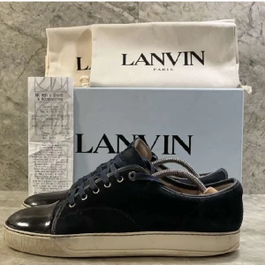 Lanvins - Säljer mina lanvins eftersom jag har tröttnat på dem. Dem är i storlek 44/10 men sitter stort. Allt OG finns( box, dustbags, kvitto) 