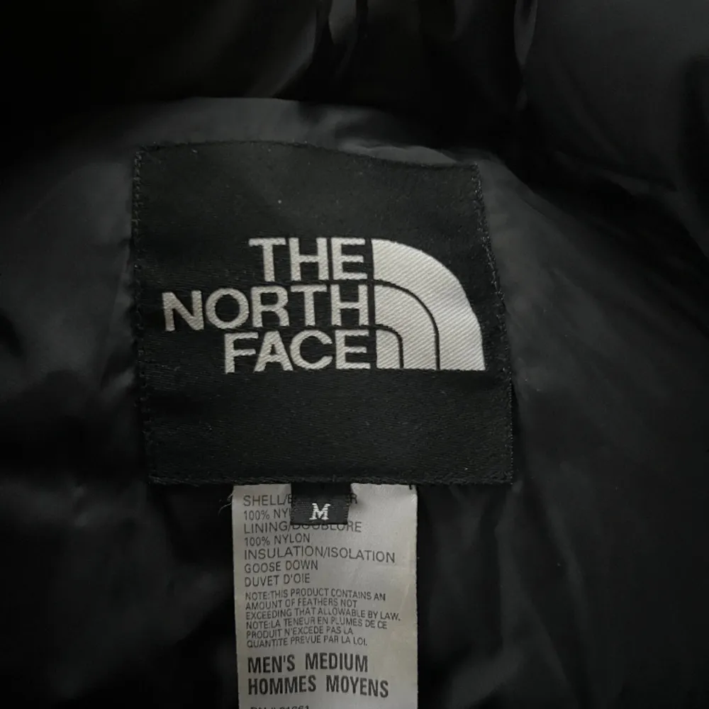Hej! Säljer en North face jacka i fint skick. Den är i storlek M herr. Nypris ligger på 3800 men jag säljer för 850. Hör av er vid frågor☺️. Jackor.