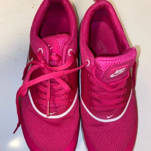 Nike skor - Rosa Nike skor jätte bra skick. 