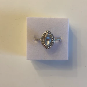 Ring  -  säljer denna ring på grund av att jag inte kommit till användning, väldigt bra skick!
