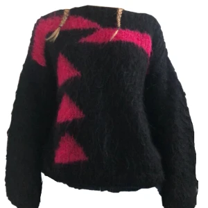 Stickad tröja - Supermysig ulltröja i bra skick, skriv om du har några frågor💕