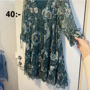 Klänning - Oanvänd klänning från Gina