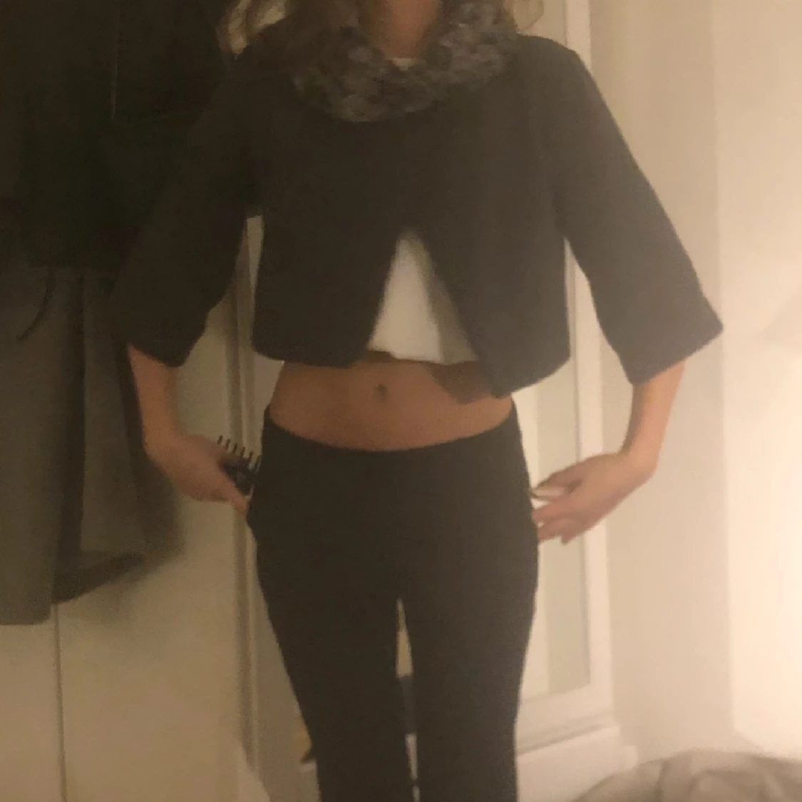 Säljer denna croppade kofta/jacka i mycket bra skick.  - 91