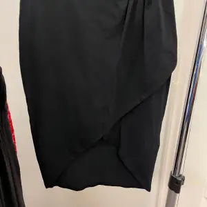 En svart fin lång kjol som är mysig att ha på sommaren🌸