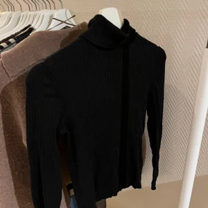 Långärmad med krage - Långärmad svart polo