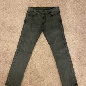 Säljer nu Levis jeans i modellen 511 i storlek 32/32 Köpt på Care of Carl för 1,3  Hör av er vid övriga frågor