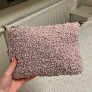 Jättefin smink/hudvård necessär - Säljer en jätte fin hudvård/smink necessär som är helt oanvänd!❤️