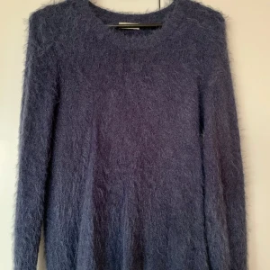 Stickad fluffig tröja från Vero Moda - Använd några gånger, fint skick Storlek XS, kan även passa S