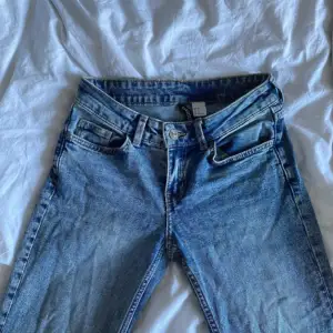Säljer ett par hm jeans som blivit försmå väldigt fint skick.❤️
