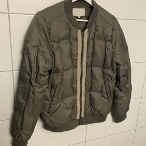 Cream jacka  - Cream jacka, st 36(38), grön färg. 150kr. I ett väldigt fint skick!!💕💕