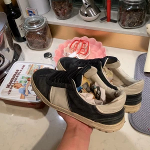 Valentino Flycrew  - Slitna men endp snygga valentinos, privat för frågor och funderingar!