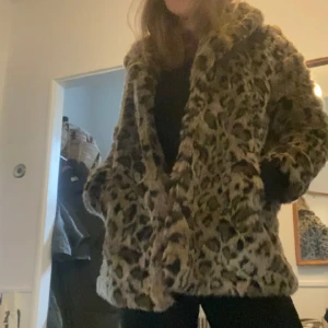 Leopard päls - Som ny leo fake päls jacka, så fint mäster och väldigt mjuk