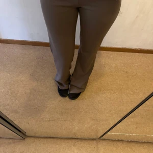 Snygga byxor  - Har inte använt den så mycket, jätte sjön, fin färg, väldigt lång, jätte fin i sommaren 