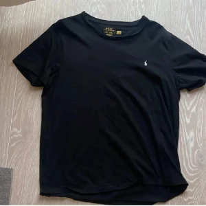 Ralph lauren tshirt herr storlek L - Svart Ralph lauren t shirt i storlek L för herr. 