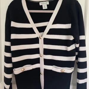 Viskos kofta  - Jättefin kofta!! Är i bra skick, så som ny  Märke från London  Köptes för 500 