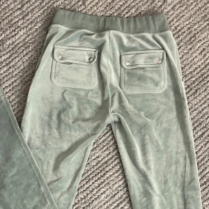 Juicy couture byxor - Klassisk Velour Del Ray Byxor Chinois Green Jätte fint skick