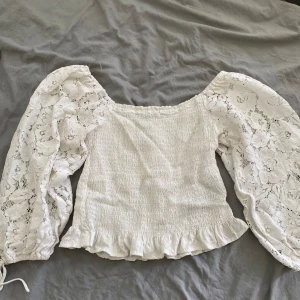 Söt vit blus - Sommarblus som ja säljer för den kommer inte till användning