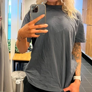 YOUNGLA t-shirt - Fint skick