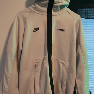 Nike air Max kofta  - Helt ny inte en fläckar  Köp på jdsports Säljs knappt  Pris kan diskuteras!