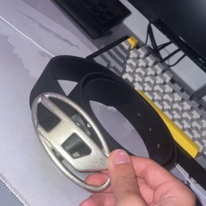 Disel bälte - kostar 1200-1500 och är nästan helt oanvänd. bara ngr få gånger, Bra kvalitet och håller brallorna uppe