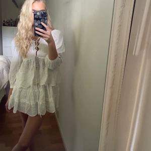 Vitt set kjol och blus - Superfint🌹