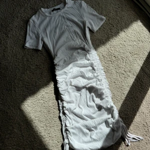 Vit klänning  - Använd 1 gång, Stl S 