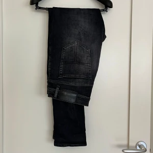 Tiger of Sweden jeans  - Tiger of Sweden jeans, Slim, i ”svart/grå” färg. Mycket bra skick! Nypris ca 1400kr. Skriv vid frågor.