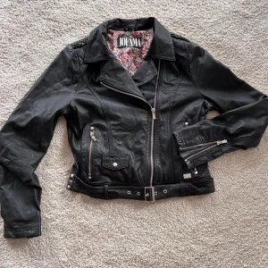 Jofama Kenza skinnjacka  - Jättefin skinnjacka från Jofama, modell Kenza