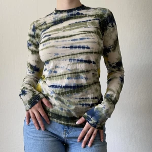 Tiedye top från Weekday  - Jättemysig i materialet. Köp nu knappen funkar 
