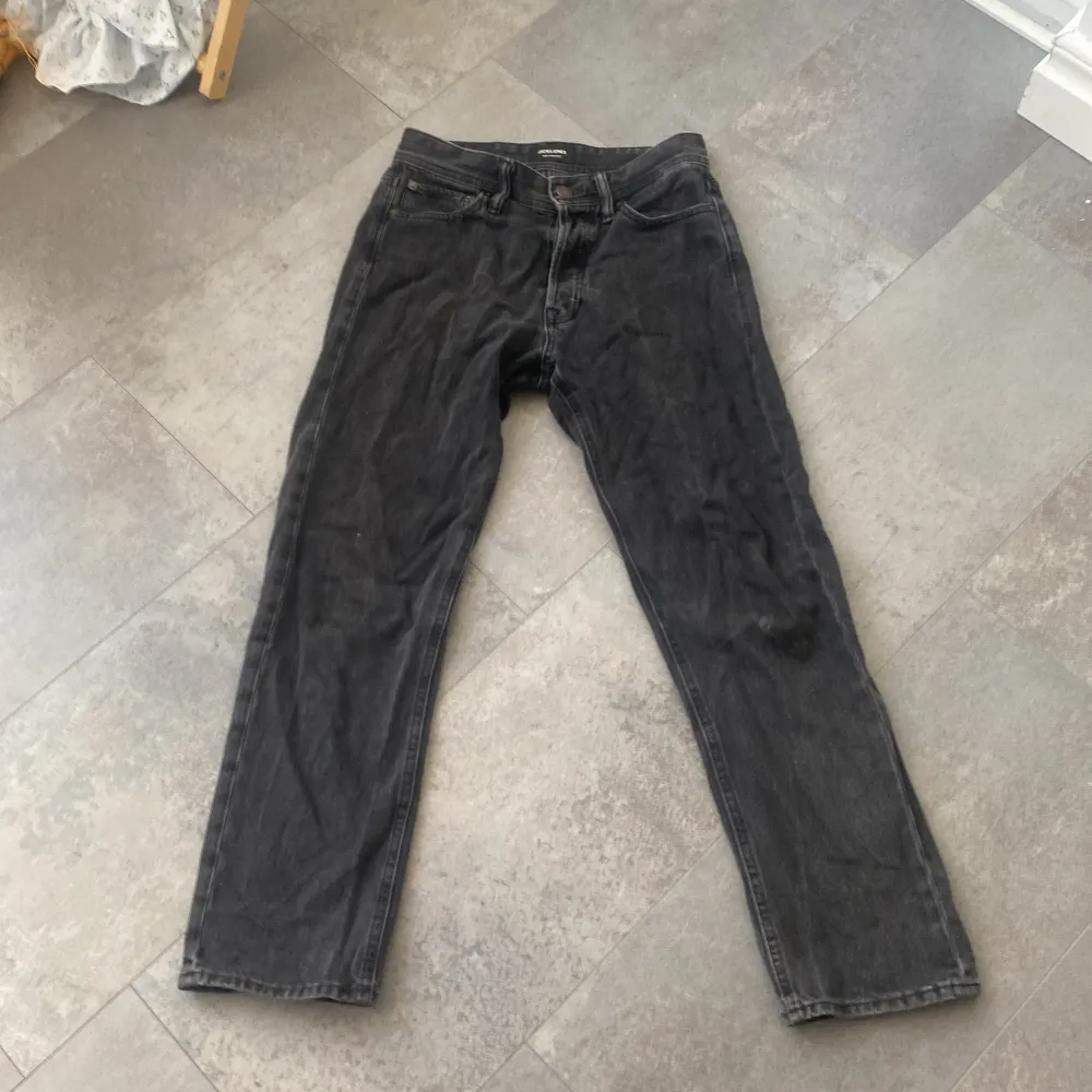 Jack & Jones byxor ’ svarta ’ köpta för 600 kr . Jeans & Byxor.